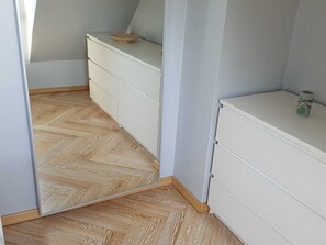 Unclassified image, 5 of 29, button