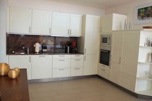 Køleskab, mikrobølgeovn, ovn, opvaskemaskine