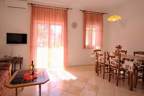 Dining - Holiday apartment with air conditioning and two bathrooms (Baška)