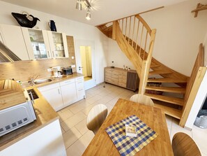 Unclassified image, 4 of 39, button