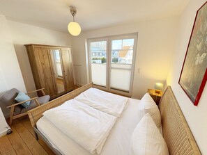 2 bedrooms, WiFi - F: House Möwe Whg. 02 with balcony, terrace & fireplace/Thiessow - House Möwe Whg. 02 (Thiessow)