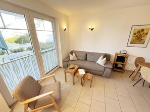 TV, fireplace - F: House Möwe Whg. 02 with balcony, terrace & fireplace/Thiessow - House Möwe Whg. 02 (Thiessow)