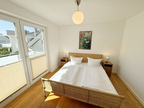 Unclassified image, 3 of 39, button