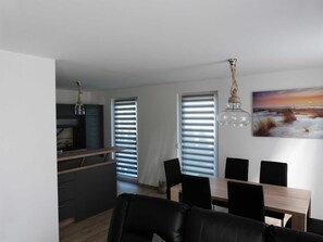 Unclassified image, 3 of 23, button