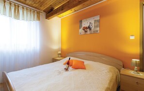 3 間睡房、可攜式嬰兒床、免費 Wi-Fi、床單