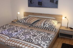 2 室のベッドルーム、セーフティボックス (室内)、アイロン / アイロン台、WiFi