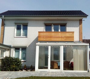 Unclassified image, 5 of 23, button