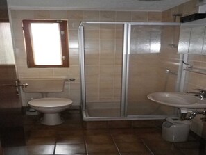 Shower, hair dryer, toilet paper - Apartment Ganz 1 (Vipperow)