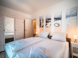 2 bedrooms, in-room safe, iron/ironing board, WiFi