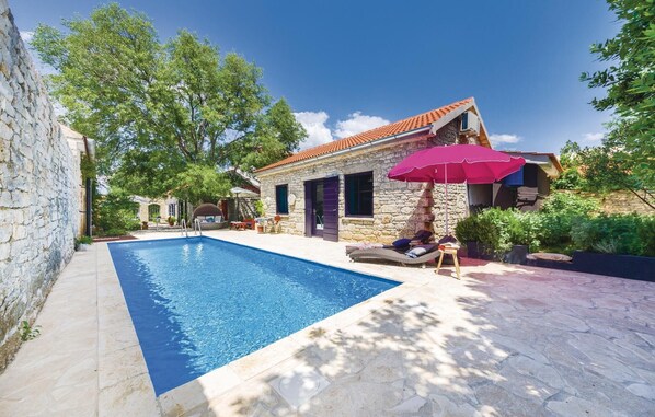 Outdoor pool - Lovely home in Pridraga with WiFi (Pridraga)