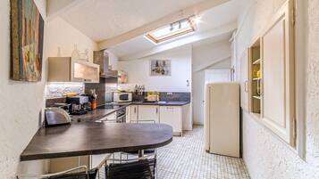 Réfrigérateur, plaque de cuisson, lave-vaisselle, cafetiÚre/bouilloire