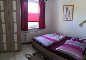 3 chambres, lit parapluie, draps fournis