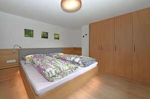 1 bedroom, in-room safe, travel crib, WiFi