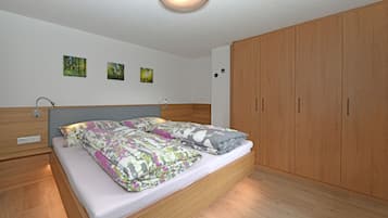 1 bedroom, in-room safe, travel cot, WiFi