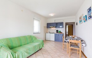 TV - Beach front apartment in Pula with house sea view (Pula)