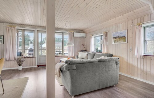 Lovely home in Rømø with kitchen