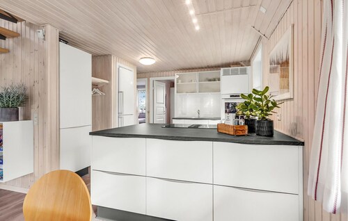Lovely home in Rømø with kitchen