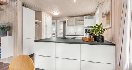 Lovely home in Rømø with kitchen