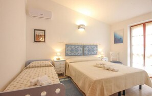 3 bedrooms, in-room safe, free WiFi, bed sheets