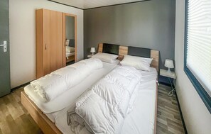 2 bedrooms, travel crib