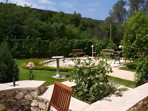 Property grounds - Holiday apartment with balcony (Veli Lošinj)