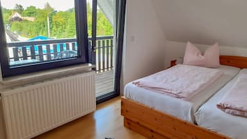 2 chambres, lit parapluie, draps fournis