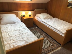 2 bedrooms, travel crib, WiFi, bed sheets
