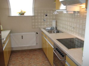 Fridge, microwave