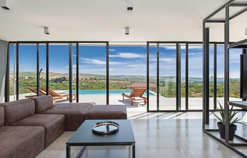 Cozy home in Donje Polje with WiFi