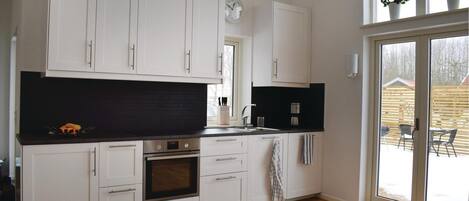 Fridge, stovetop, dishwasher, coffee/tea maker