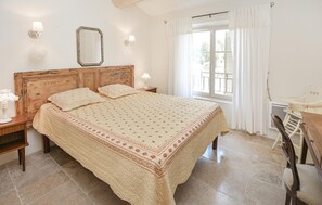 4 bedrooms, free WiFi - 4 bedroom cozy home in Eygalières (Eygalières)