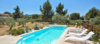 4 bedroom cozy home in Eygalières