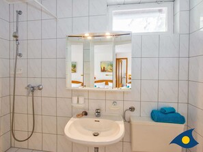 Shower, towels