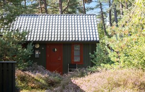 Exterior - Lovely home in Nexø with house sea view (Nexø)