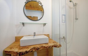 Shower - Pet friendly home in Bratina (Bratina)