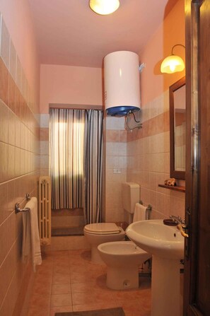 Bathroom - Holiday apartment mit Pool (Vicchio)