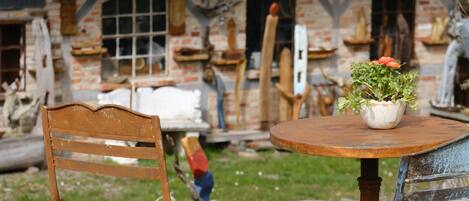 تناول الطعام بالخارج