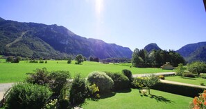 المنطقة المحيطة بالمنشأة