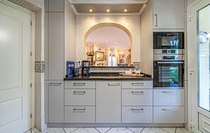 Kühlschrank, Herdplatte, Geschirrspüler