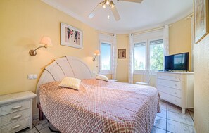 2 عدّة غرف نوم وواي فاي وملاءات أسرّة