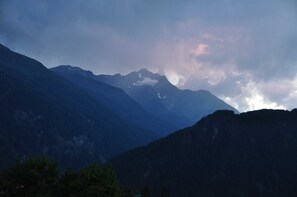 Unclassified image, 4 of 19, button