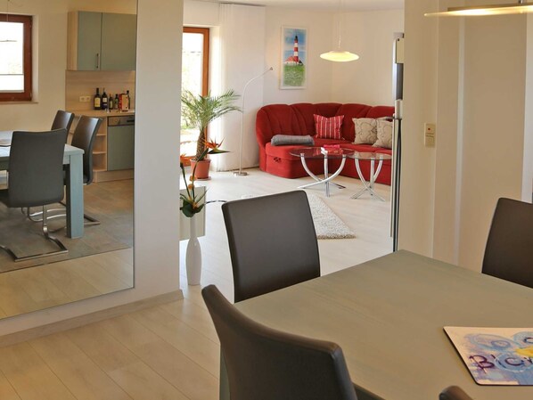 Dining - Accommodation Aquamarin, fireplace, approx. 250m to the beach (Börgerende-Rethwisch)