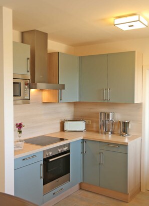 Kühlschrank, Mikrowelle, Ofen, Geschirrspüler