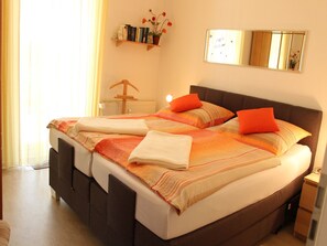 1 Schlafzimmer, Bügeleisen/Bügelbrett, Bettwäsche