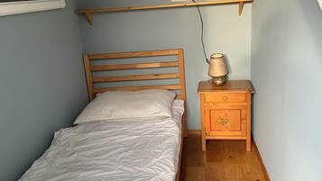 3 bedrooms, iron/ironing board, travel crib, WiFi (free)