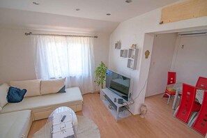 TV, fireplace - Holiday apartment near the beach, with air conditioning (Mali Lošinj)