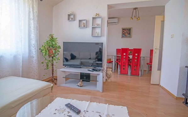 1 bedroom, WiFi - Holiday apartment near the beach, with air conditioning (Mali Lošinj)