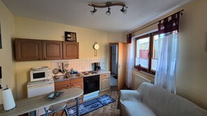 Fridge, microwave, oven, coffee/tea maker