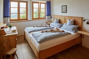 2 bedrooms, travel crib, WiFi, bed sheets