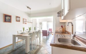 Frigorifero, piano cottura, lavastoviglie, macchina per tè/caffè